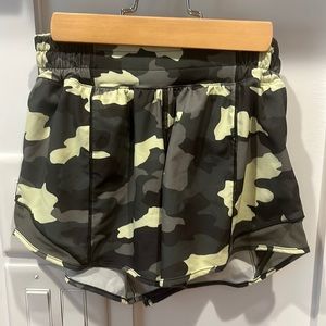 Lululemon Hotty Hot Size 2 low rise, 4 inch TALL